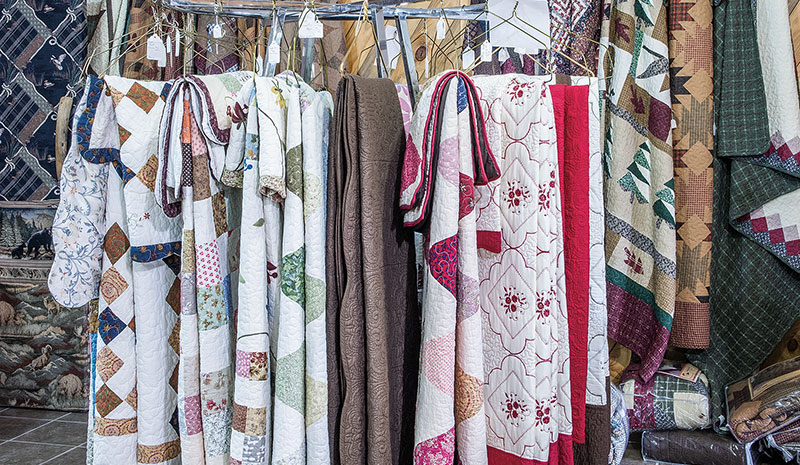 Dutchman Log Furniture Showroom Quilts